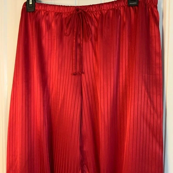 Jones New York Red Satin Pajama Set - Picture 6 of 11